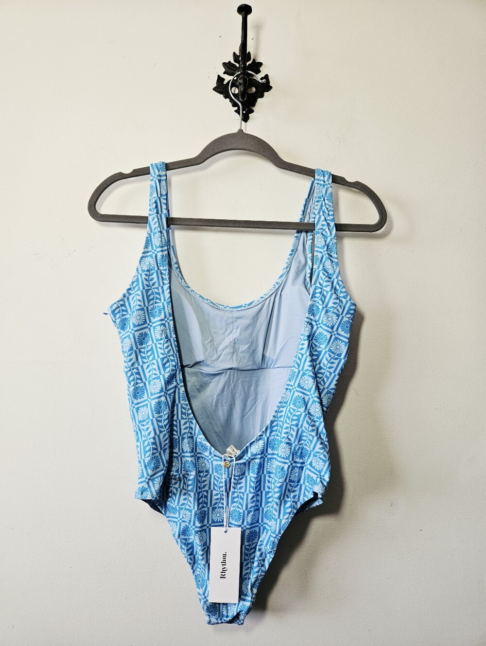 NWT Rhythym Blue Floral One Piece Swimsuit Size XL Low Back Scoop Neck - Picture 3 of 5